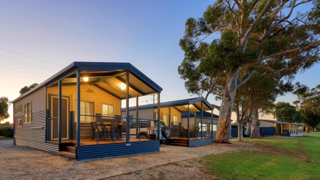 Lake Boga Caravan Park ภายนอก รูปภาพ