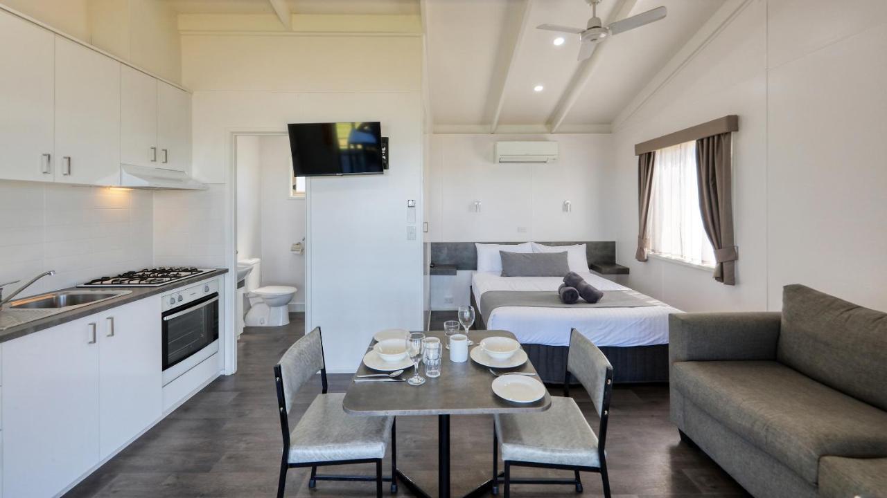Lake Boga Caravan Park ภายนอก รูปภาพ
