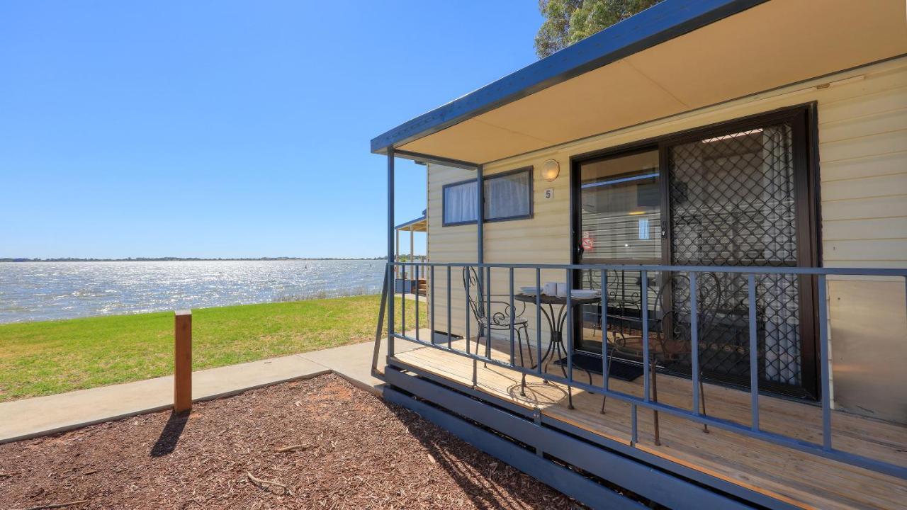 Lake Boga Caravan Park ภายนอก รูปภาพ
