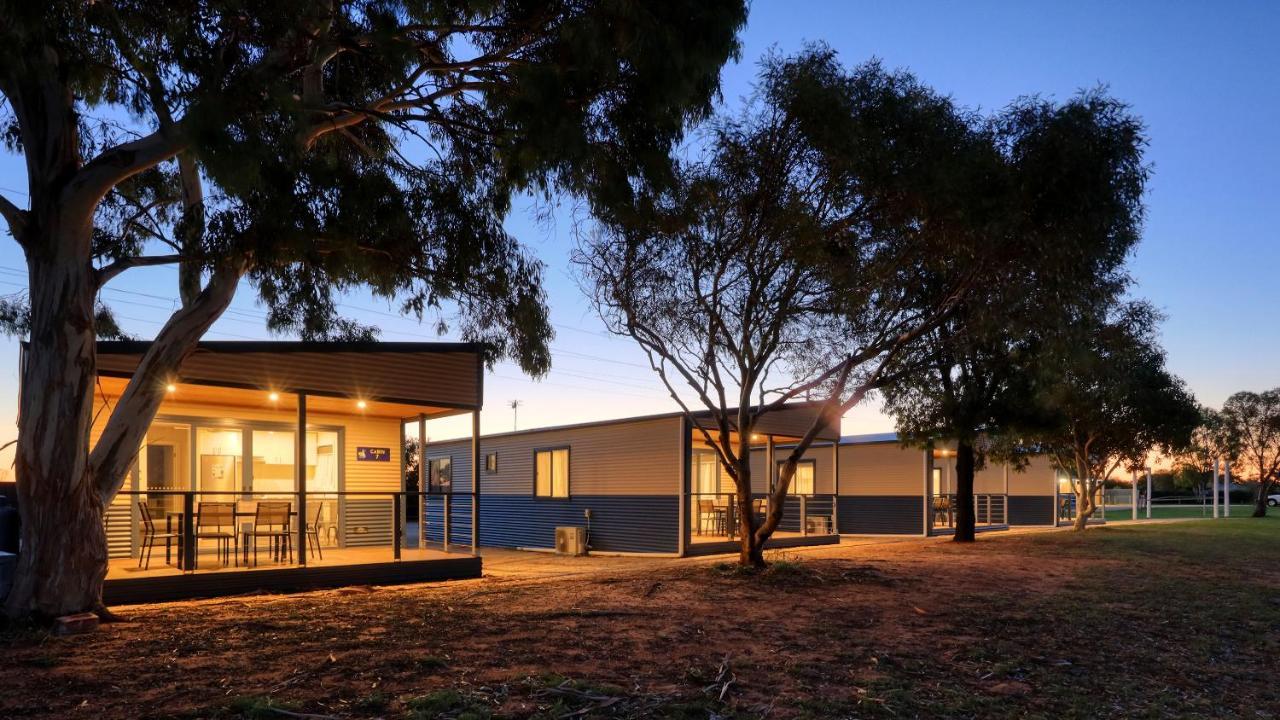 Lake Boga Caravan Park ภายนอก รูปภาพ