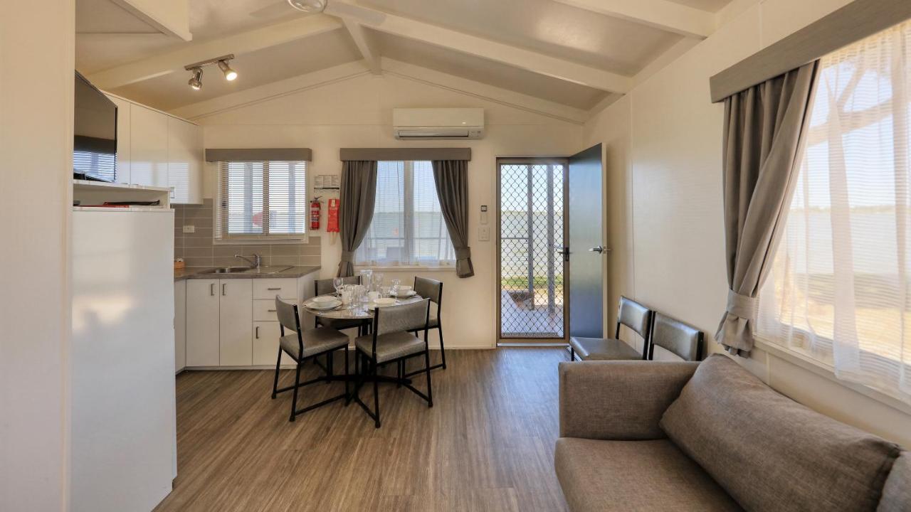 Lake Boga Caravan Park ภายนอก รูปภาพ