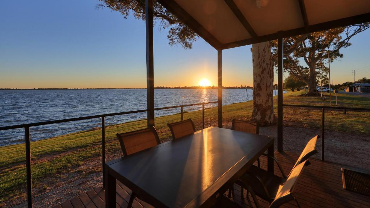 Lake Boga Caravan Park ภายนอก รูปภาพ