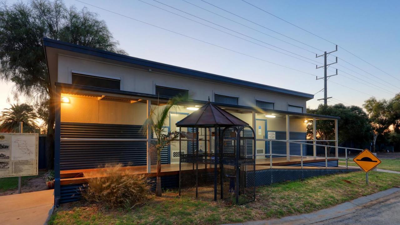 Lake Boga Caravan Park ภายนอก รูปภาพ