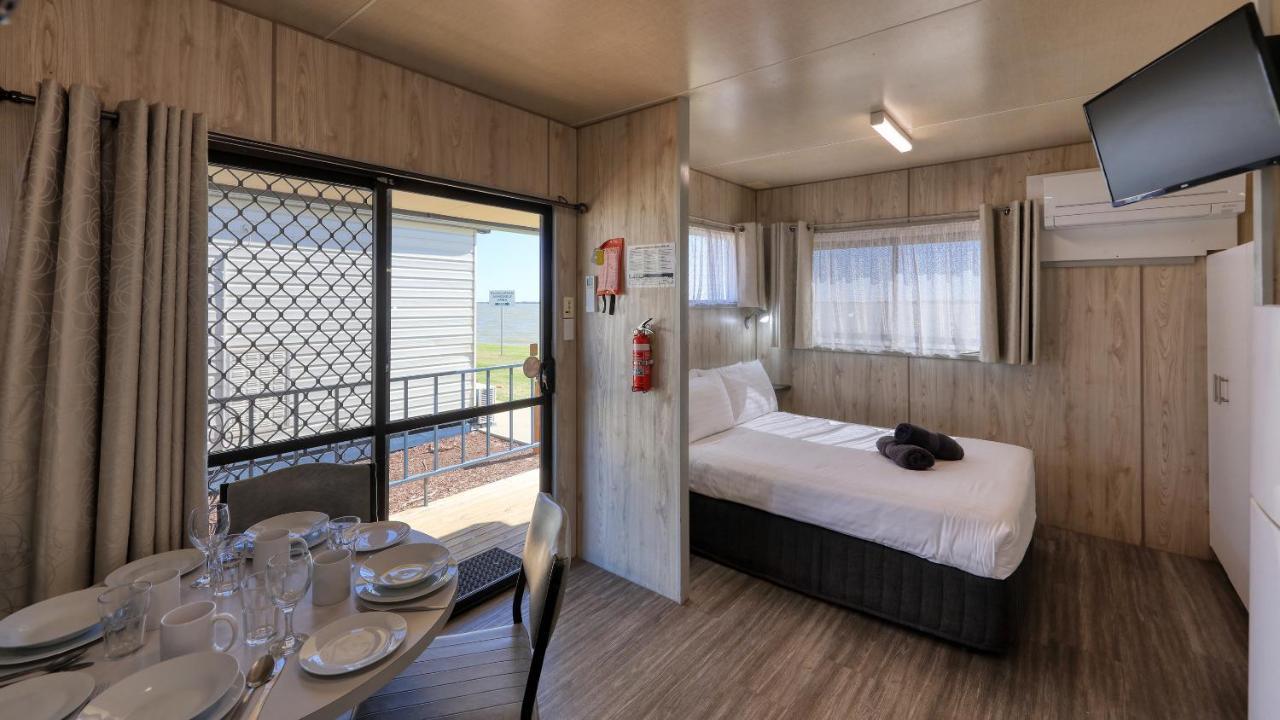 Lake Boga Caravan Park ภายนอก รูปภาพ