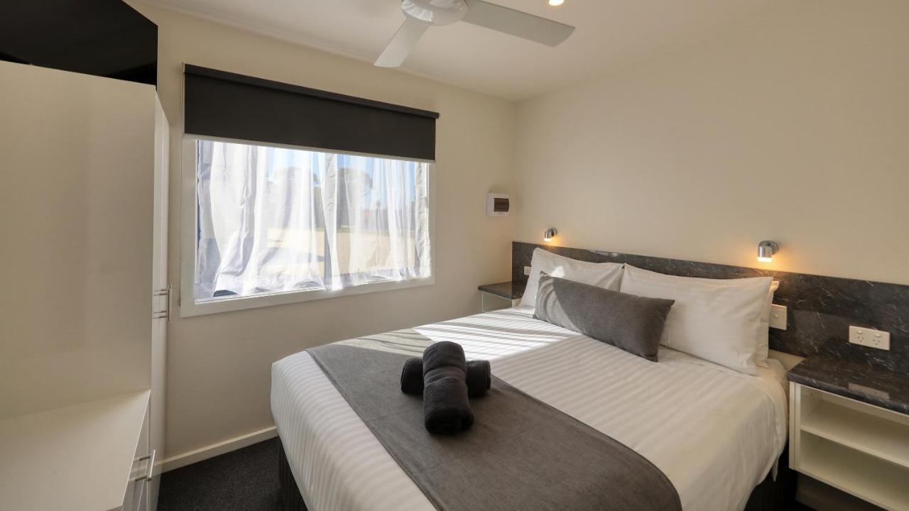 Lake Boga Caravan Park ภายนอก รูปภาพ