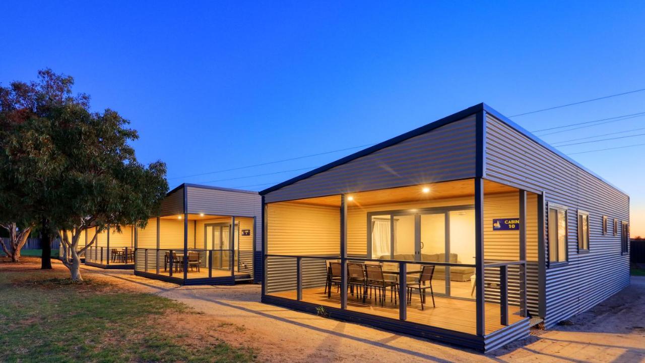 Lake Boga Caravan Park ภายนอก รูปภาพ