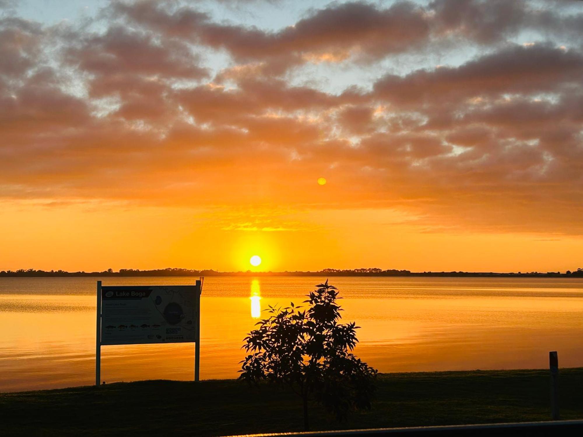 Lake Boga Caravan Park ภายนอก รูปภาพ