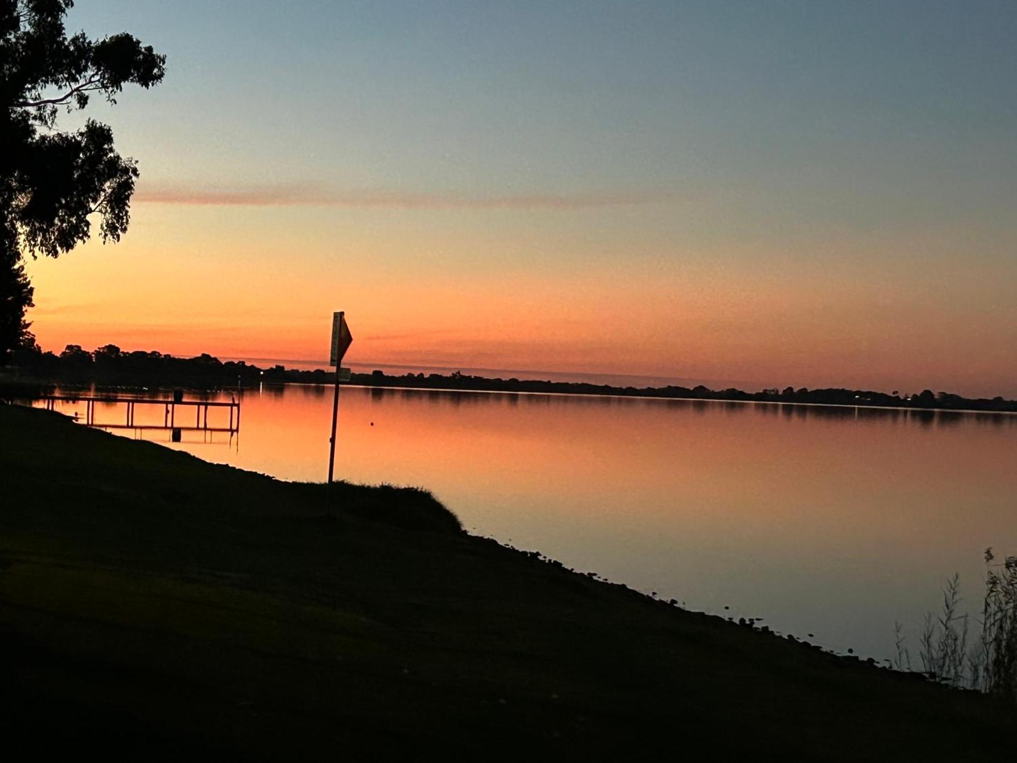 Lake Boga Caravan Park ภายนอก รูปภาพ