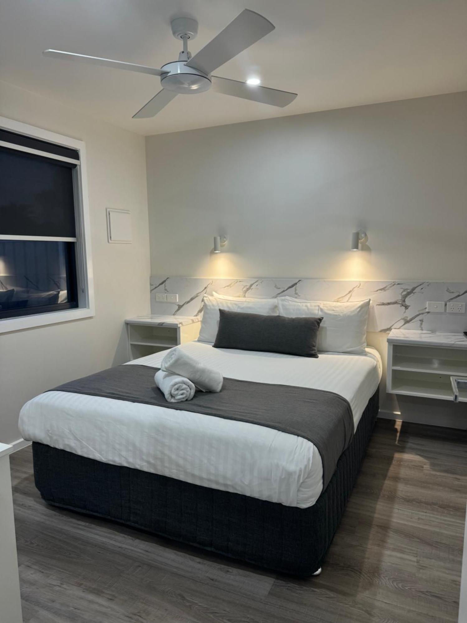 Lake Boga Caravan Park ภายนอก รูปภาพ